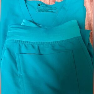 Women’s XS teal/ocean blue scrub set! Excellent condition!